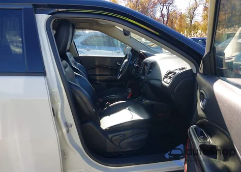 2019 Jeep Compass Trailhawk 4X4 z USA, uszkodzony, nr VIN 3C4NJDDB9KT727827